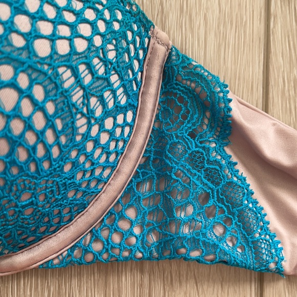 Victoria Secret 💕 Very Sexy Push Up Bra - Picture 3 of 4